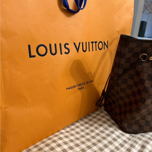 Louis Vuitton MM Neverfull - Picture 3 of 13